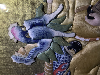 Trois broderies de figures rehauss&eacute;es de peinture, Chine, 18/19&egrave;me
