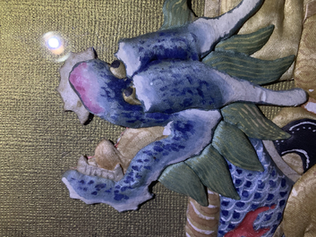 Trois broderies de figures rehauss&eacute;es de peinture, Chine, 18/19&egrave;me