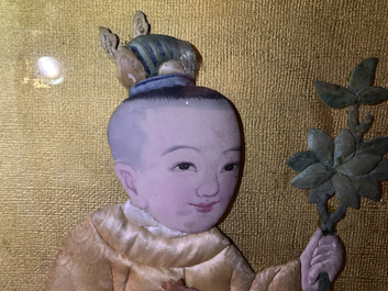 Trois broderies de figures rehauss&eacute;es de peinture, Chine, 18/19&egrave;me