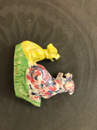 Three Chinese famille rose water droppers and a brush rest, 18/19th C.