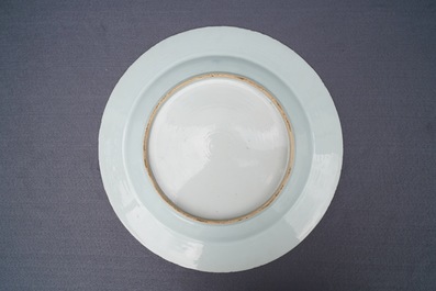 A pair of Chinese Imari-style vases and two dishes, Qianlong