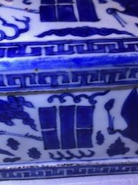 A fine Chinese cong 'cranes and trigrams' vase, Jiajing/Wanli