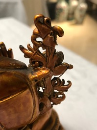Une figure de Tsongkhapa en bois dor&eacute; et laqu&eacute;, Chine, 18&egrave;me
