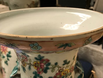 Drie Chinese famille rose vazen met vogels en bloemen, 19e eeuw