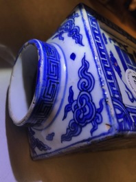 A fine Chinese cong 'cranes and trigrams' vase, Jiajing/Wanli