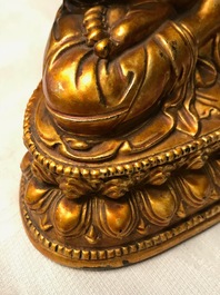 Une figure de Tsongkhapa en bois dor&eacute; et laqu&eacute;, Chine, 18&egrave;me