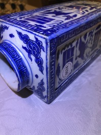 A fine Chinese cong 'cranes and trigrams' vase, Jiajing/Wanli