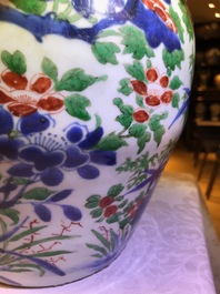 Een Chinese wucai pot met floraal decor, Transitie periode
