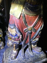Une grande figure d'un gardien en bronze et polychromie, Chine, Ming
