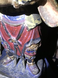 Une grande figure d'un gardien en bronze et polychromie, Chine, Ming