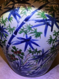 Een Chinese wucai pot met floraal decor, Transitie periode
