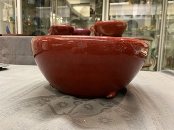 Quatre bols en porcelaine de Chine sang de boeuf, 19/20&egrave;me