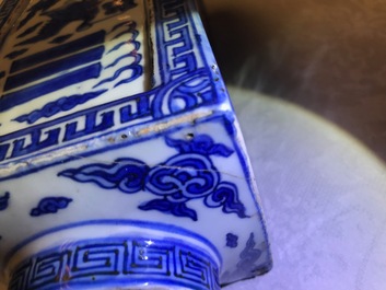 A fine Chinese cong 'cranes and trigrams' vase, Jiajing/Wanli