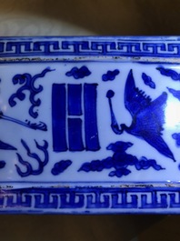 A fine Chinese cong 'cranes and trigrams' vase, Jiajing/Wanli