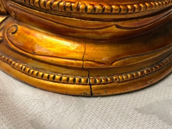 Une figure de Tsongkhapa en bois dor&eacute; et laqu&eacute;, Chine, 18&egrave;me