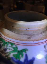Een Chinese wucai pot met floraal decor, Transitie periode