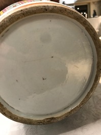 Drie Chinese famille rose vazen met vogels en bloemen, 19e eeuw