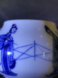 Een Chinese blauwwitte Yixing-stijl theepot en een Anhua bord, Tianqi en Kangxi