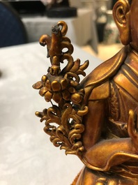 Une figure de Tsongkhapa en bois dor&eacute; et laqu&eacute;, Chine, 18&egrave;me