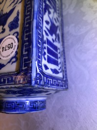 A fine Chinese cong 'cranes and trigrams' vase, Jiajing/Wanli