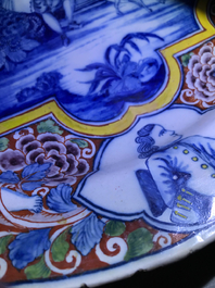 Un plat en fa&iuml;ence de Delft polychrome &agrave; d&eacute;cor romantique, 18&egrave;me