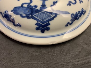 A Chinese blue and white bowl and cover with antiquities design, Kangxi