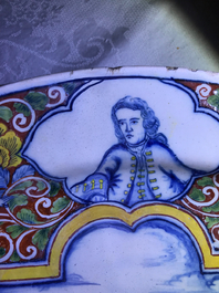 Un plat en fa&iuml;ence de Delft polychrome &agrave; d&eacute;cor romantique, 18&egrave;me