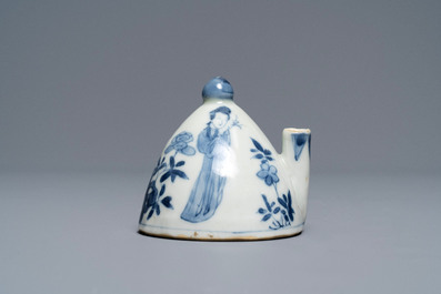 Een Chinese blauw-witte waterdruppelaar met 'Lange Lijzen', Kangxi