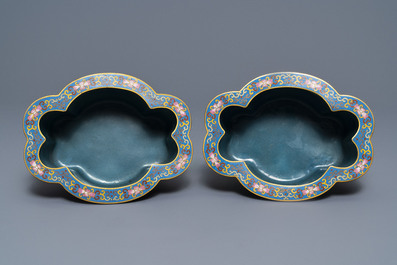 A Chinese cloisonn&eacute; rouleau vase and four jardini&egrave;res, 19/20th C.