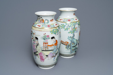 Een paar fijne Chinese famille rose vazen met dames, Qianlong merk, 19/20e eeuw