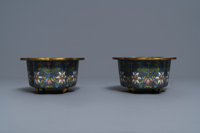 A Chinese cloisonn&eacute; rouleau vase and four jardini&egrave;res, 19/20th C.