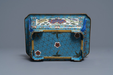 A Chinese cloisonn&eacute; rouleau vase and four jardini&egrave;res, 19/20th C.