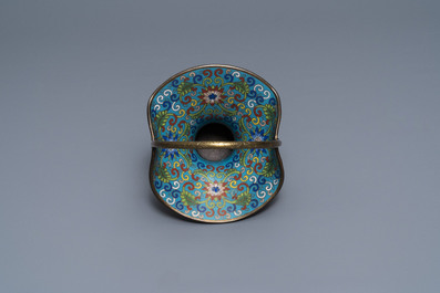 A Chinese cloisonn&eacute; rouleau vase and four jardini&egrave;res, 19/20th C.