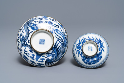 Twee Chinese blauw-witte 'Bleu de Hue' dekselkommen voor de Vietnamese markt, 19e eeuw
