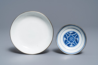Twee Chinese blauw-witte 'Bleu de Hue' dekselkommen voor de Vietnamese markt, 19e eeuw