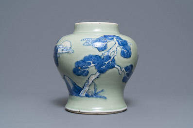 Een Chinese celadon vaas met blauw-wit en onderglazuur rood decor, Kangxi