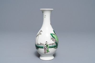 Un bol 'anhua' et un vase en porcelaine de Chine famille verte, marque de Kangxi, 19&egrave;me