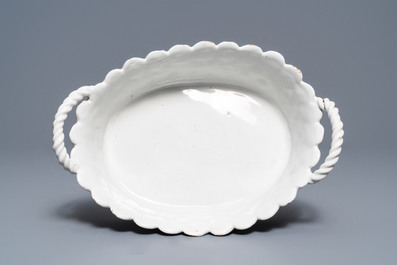 Un panier de forme ovale en fa&iuml;ence blanche de Bruxelles, 18&egrave;me