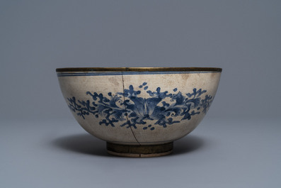 A southern Chinese blue and white Vietnamese market 'Bleu de Hue' 'phoenixes' bowl, 19th C.