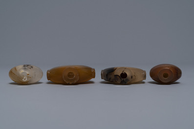 Eight Chinese agate snuff bottles, 19/20th C.