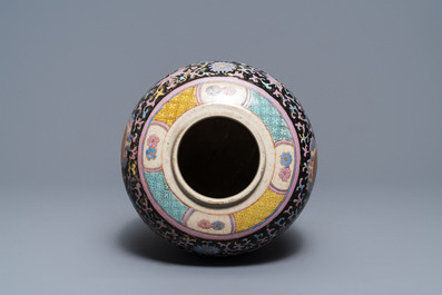 A large Chinese Thai market Bencharong ginger jar, 19/20th C.