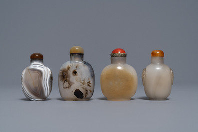 Eight Chinese agate snuff bottles, 19/20th C.