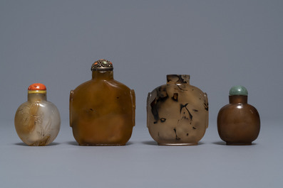 Eight Chinese agate snuff bottles, 19/20th C.
