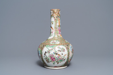 Drie Chinese Canton famille rose vazen, 19e eeuw