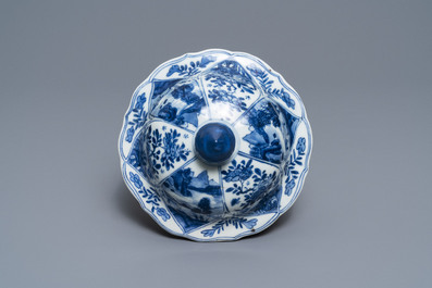 Een Chinese blauw-witte dekselvaas, Kangxi