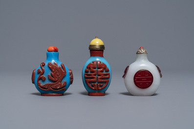 Six tabati&egrave;res en verre overlay, Chine, 19/20&egrave;me