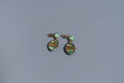 Un collier et une paire de boucles en jade, or et pierres pr&eacute;cieuses, Chine, 20&egrave;me