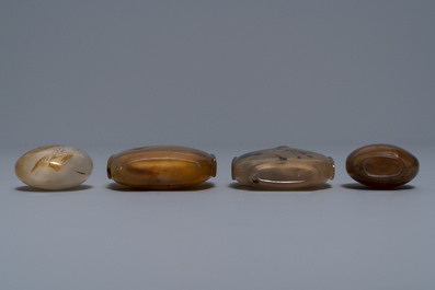 Eight Chinese agate snuff bottles, 19/20th C.