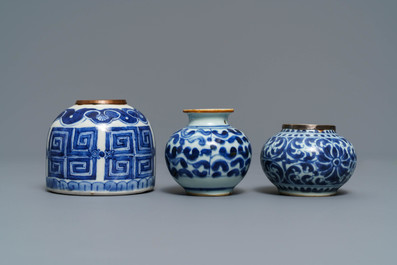 Three Chinese blue and white Vietnamese market 'Bleu de Hue' jars and brush washers, 19th C.