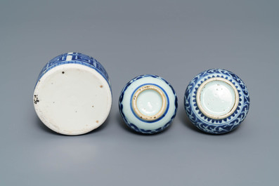 Three Chinese blue and white Vietnamese market 'Bleu de Hue' jars and brush washers, 19th C.
